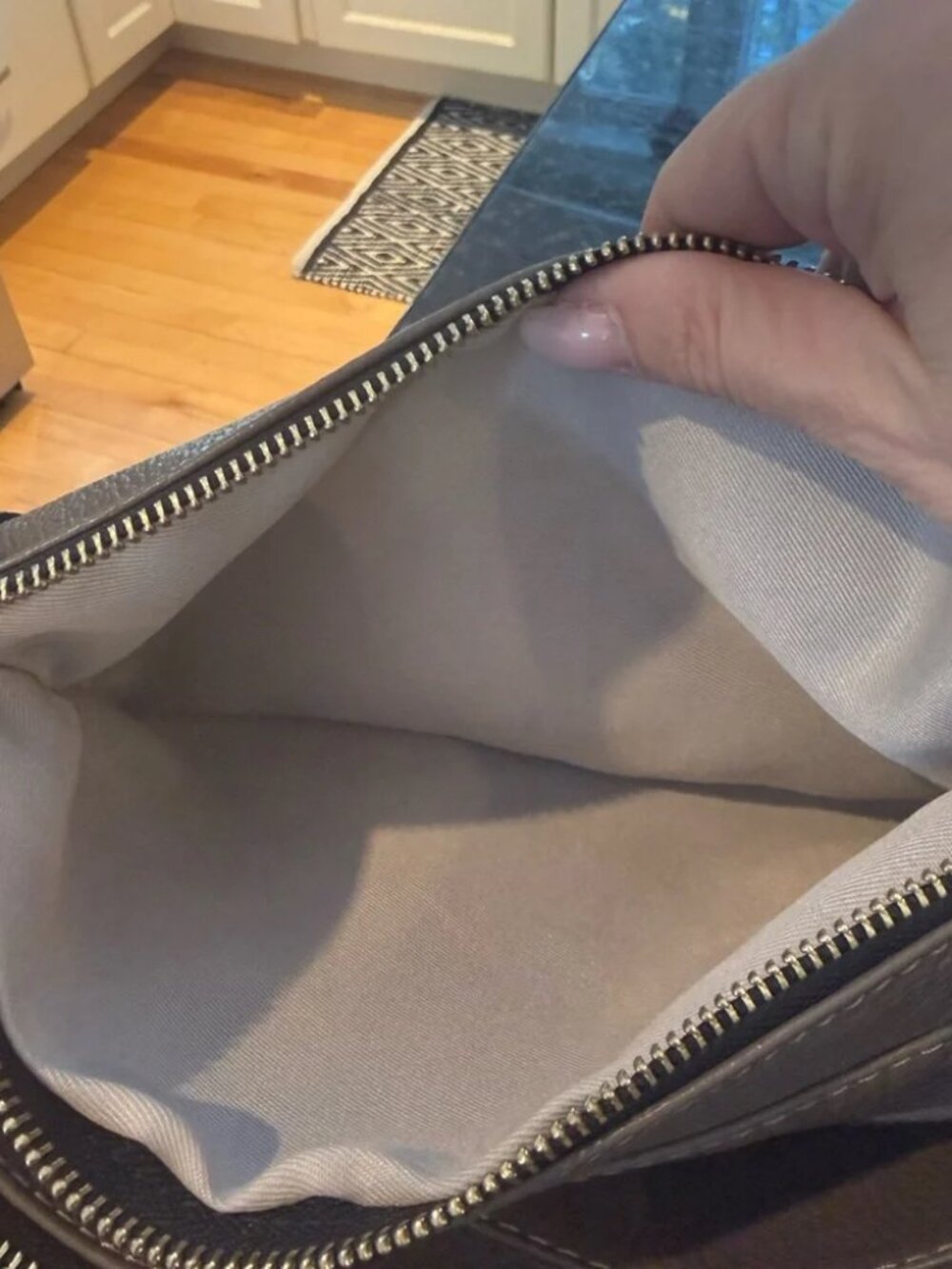 Valentina Italy Taupe Pebble Leather Crossbody Bag w/ Black Strap EUC - Picture 8 of 14